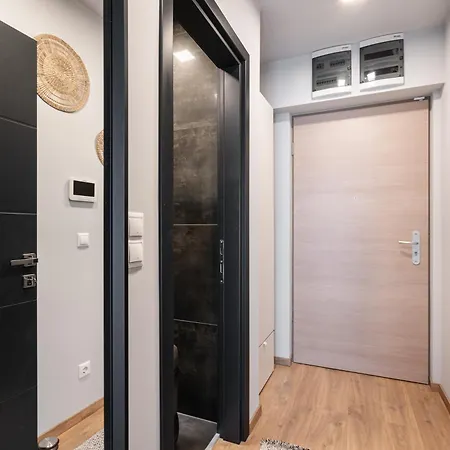 Blooming With Free Underground Parking