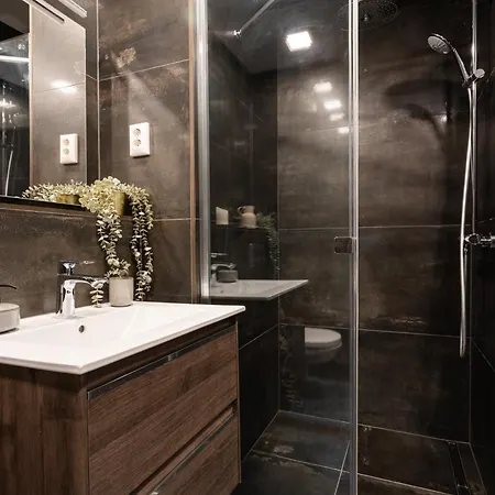 Lägenhet Blooming With Free Underground Parking *