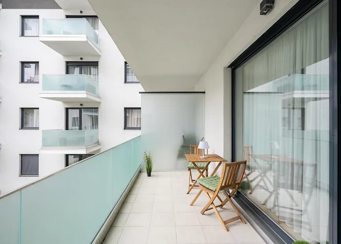 Blooming With Free Underground Parking דירה *