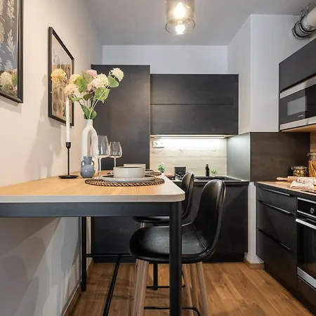 Blooming With Free Underground Parking * ブダペスト