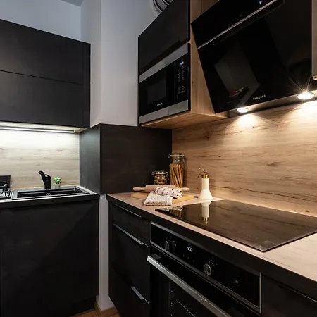 Blooming With Free Underground Parking アパート