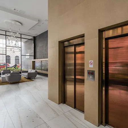 Blooming With Free Underground Parking Apartament *